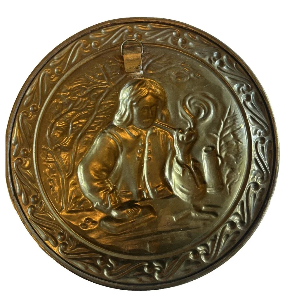 Brass Embossed Wall Plate Colonial Man Made In England 8 Inch Gold Tone Metal